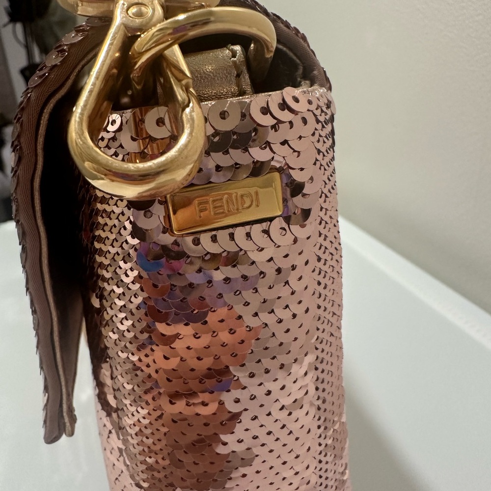 FENDI BAGUETTE ROSE GOLD RARE - Picture 4 of 12